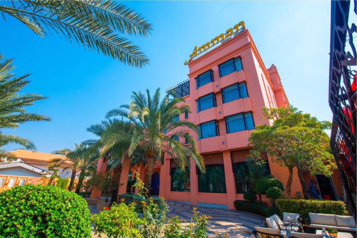 สถาปัตยกรรมสไตล์โมร็อกโกอันโดดเด่นของ Amman Unique Hotel อุดรธานี